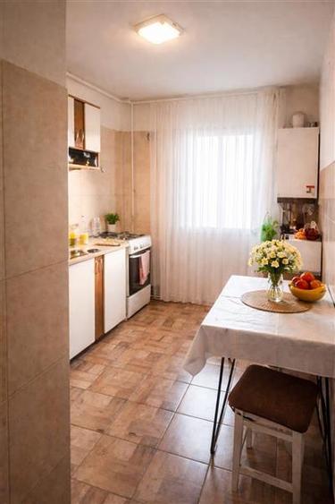 Decomandat, structura frumoasa, terasa generoasa, 3 camere, Brasov - 2