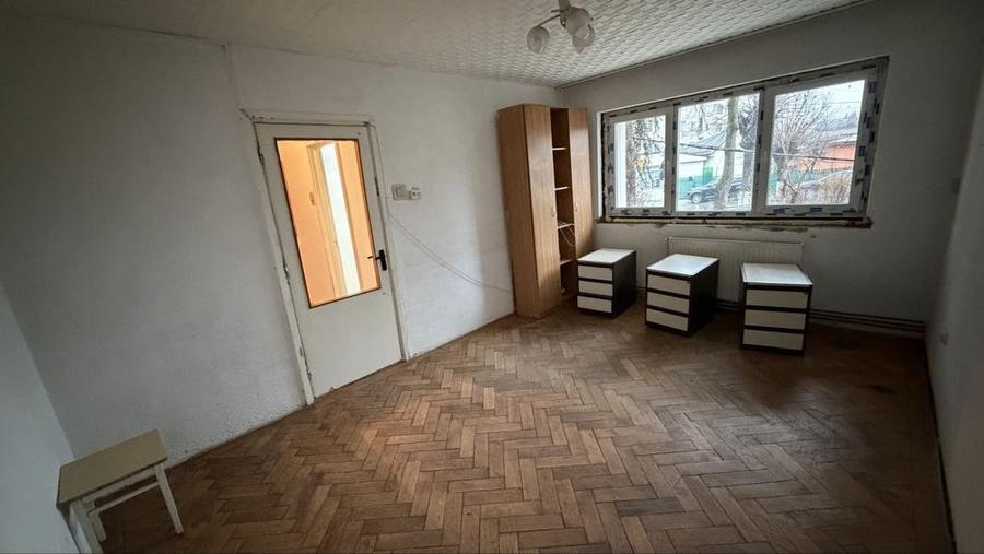 Inchiriez apt. 2 camere (in renovare) catre firma - parter - 420 Euro - 1