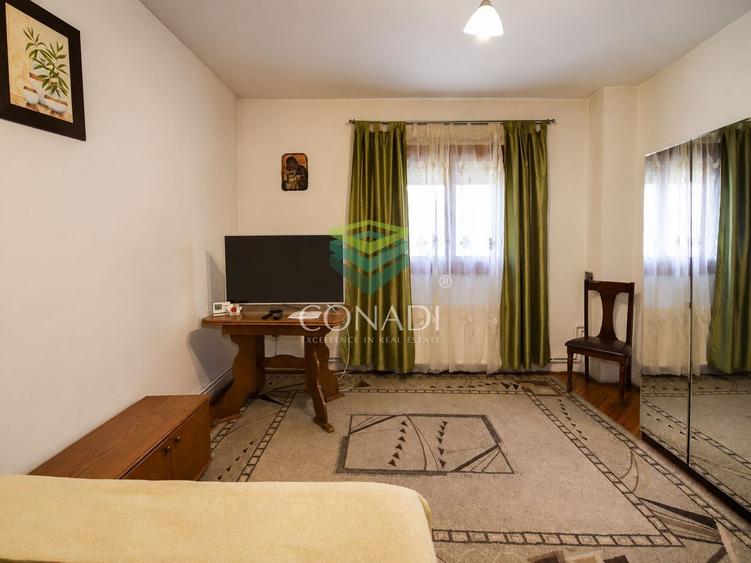 Casă individuală cu 7 camere cu Canalizare în Central