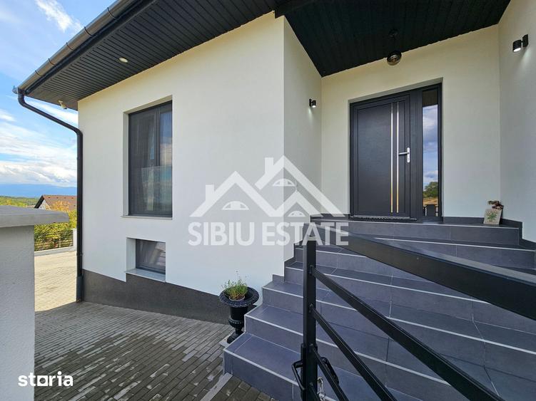 Casă cu 5 camere cu Teren 600 Mp în Sadu