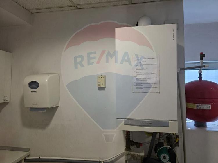 Spatiu comercial de inchiriat in zona centrala a mun Onesti - 6