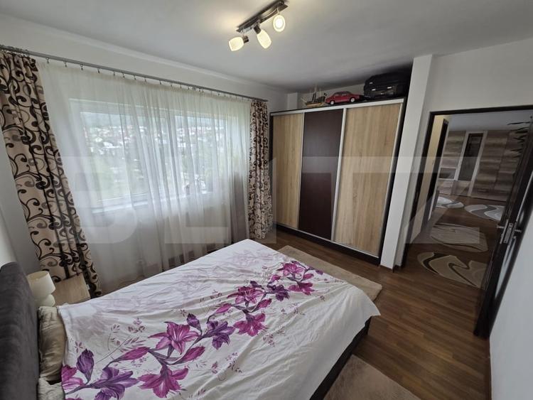 Apartament cu 3 camere decomandat, mobilat în Est