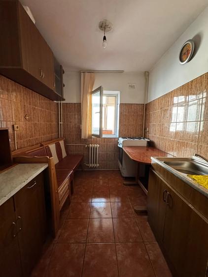 Apartament cu 2 camere decomandat în Podul de Fier