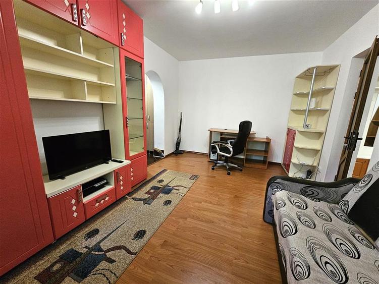 Apartament cu 2 camere semidecomandat, mobilat în Tătărași