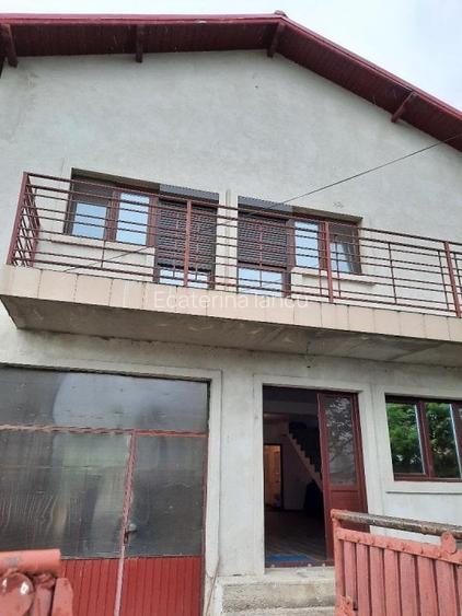 Casă cu 6 camere în Românești Casă cu 6 camere în Românești