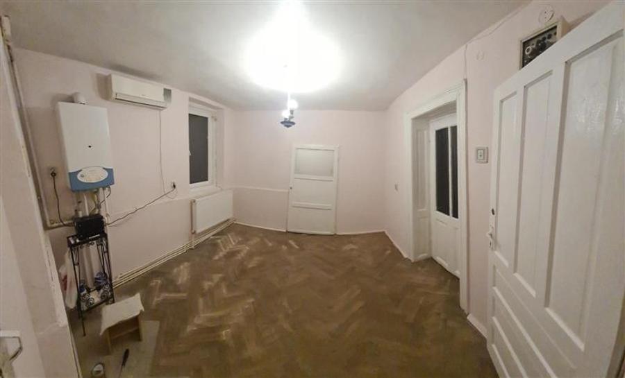 Casa individuala - garsoniera la curte  0 comision ( curtea comuna) Nicolae Iorg - 1