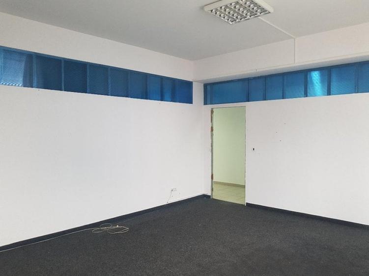 Cladire de birouri si spatii comerciale P+4E, stradal la DN1 - 5