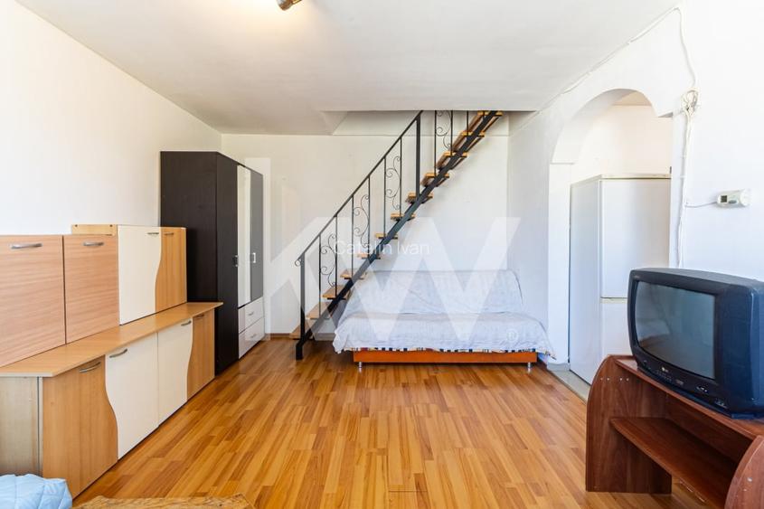 Apartament spatios, scara interioara, doua bai, in zona Faget