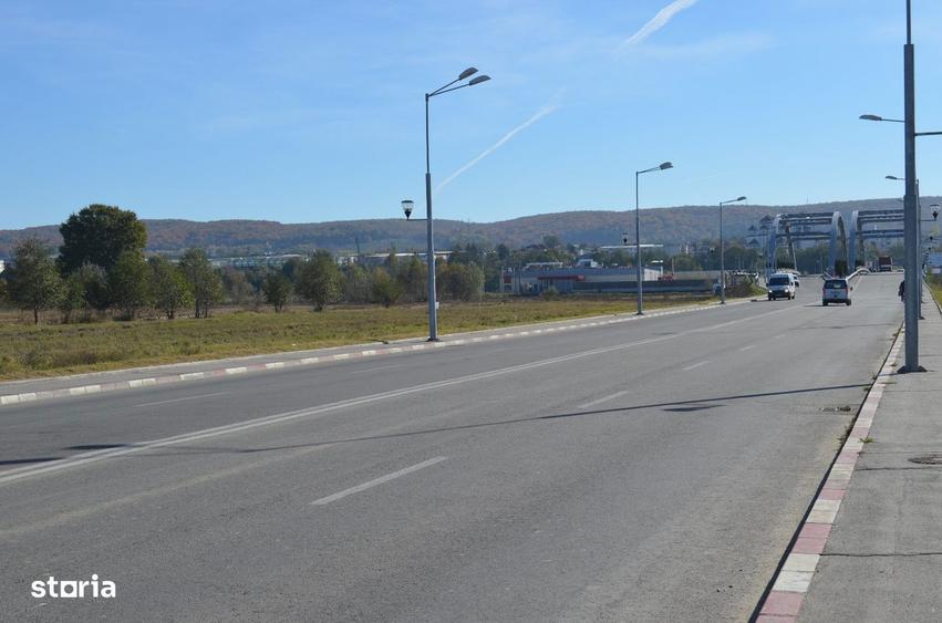 Teren intravilan de vanzare Mioveni 7.002 mp Deschidere 70 m la bld. - 7