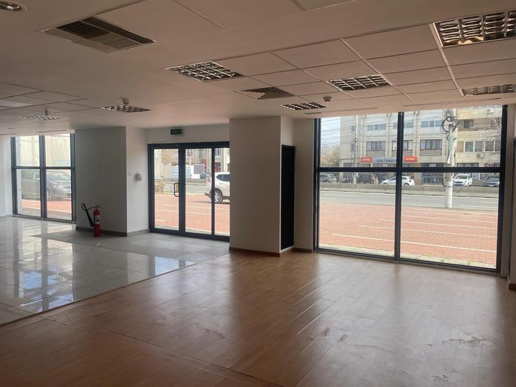Cladire de birouri si spatii comerciale P+4E, stradal la DN1 - 10