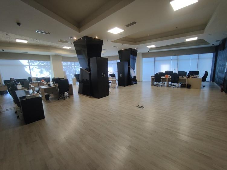 PIATA IANCULUI - metrou spatiu birouri stradal 562 mp - 2