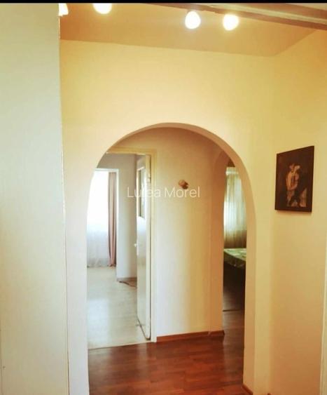 Apartament 3 camere de închiriat