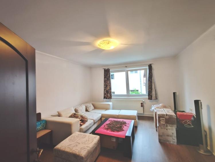 De vanzare - apartament spatios in casa, situat ultracentral - 2