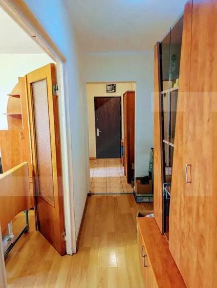 Apartament de vanzare, cu 3 camere, 65 mp, decomandat, Pia?a Victoriei - 16