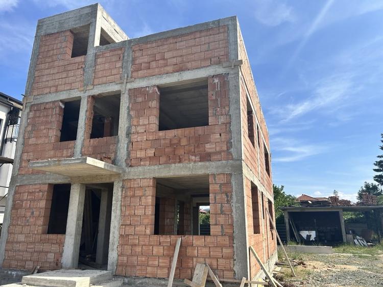 Casa individuala semifinisata 132mp utili plus 60mp terasa si 300 mp teren - 2