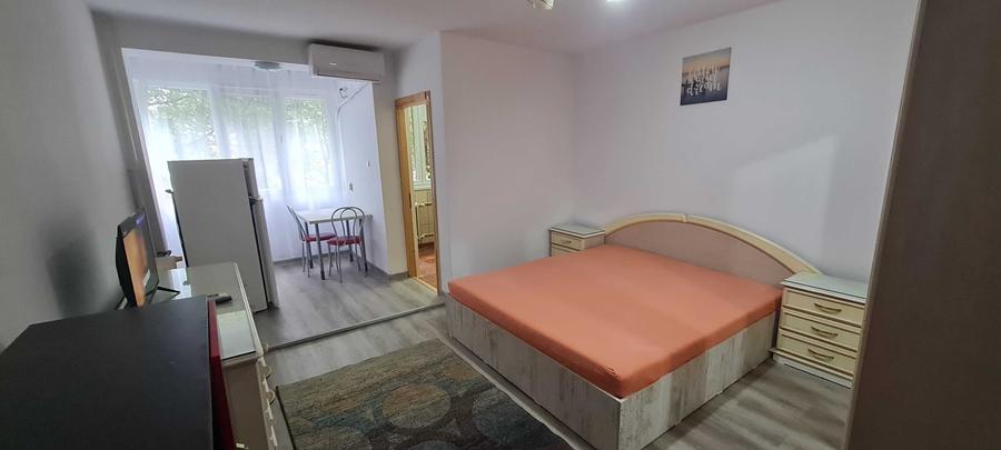 Garsonieră decomandată în Apărătorii Patriei