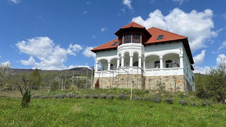 Conac 10 camere | renovat integral | Arefu | Baraj Vidraru - 2