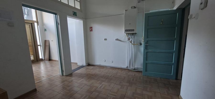 Central - Sp Com - 100 mp  / vitrina stradala 22 m / pretabil orice activitate - 7