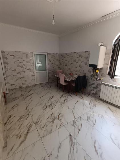 Casă individuală cu 3 camere cu Canalizare în Apollo