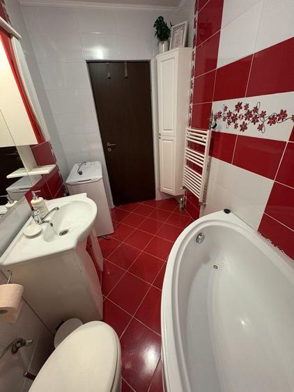 PF inchiriez ap 3 camere si 2 parcari Sesul de sus zona Terra Floresti - 8