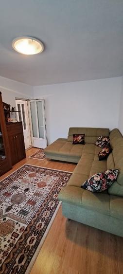 De inchiriat apartament 3 camere - 1