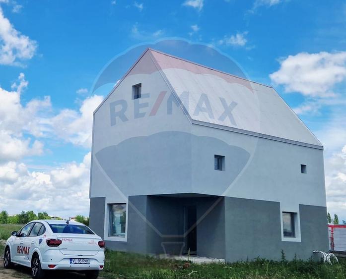 Casa / Vila - 132,5 mp , teren - 264 mp / zona Carcea - 20