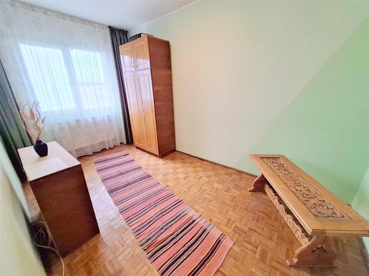 Apartament 3 camere de vanzare  Centru, Str. 9 Mai - 7