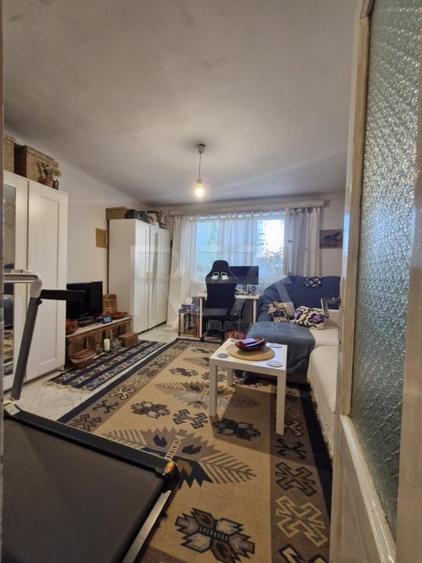 Casa batraneasca cu 3 camere in spatele stadionului Olimpia din Vitan - 1