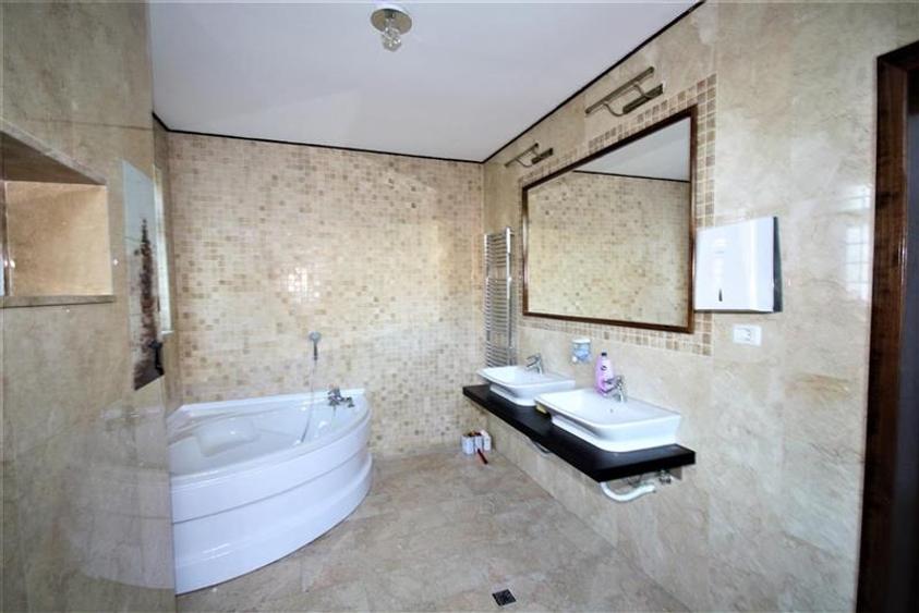 Corp vila, ideal locuinta, cu piscina si curte proprie in centru, Bucuresti - 9