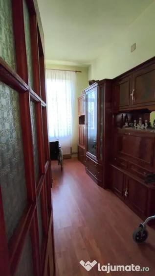 Vand CASA IN COMLO?U MIC - 16