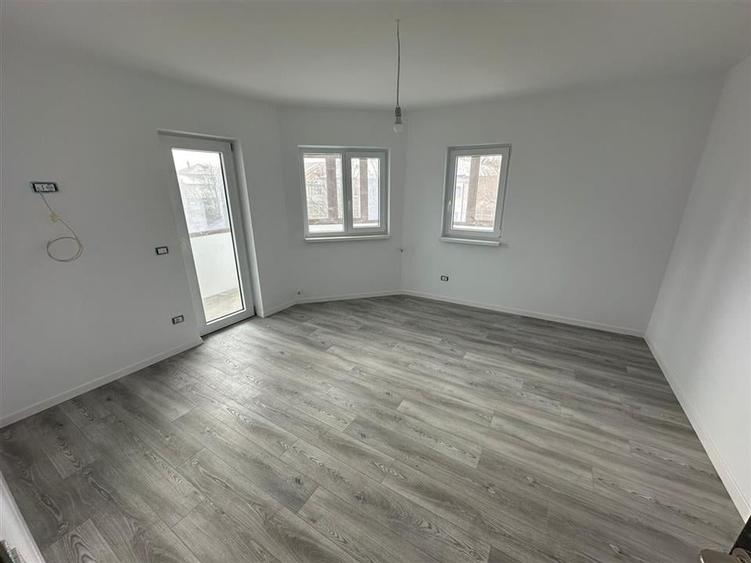 Ap 4 cam, complet renovat NOU, zona Scola nr 3, Al Vlahuta,et 3/4 - 8