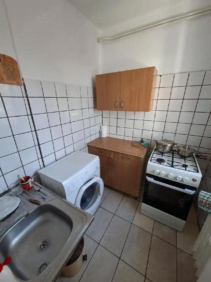 Ap 3 camere Tatara?i Ateneu, Sta?ie in fa?a blocului - 5