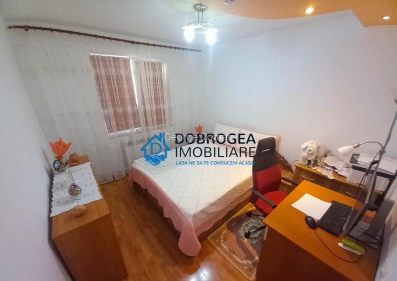 Zona vest, apartament 4 camere, decomandat Zona vest, apartament 4 camere, decomandat