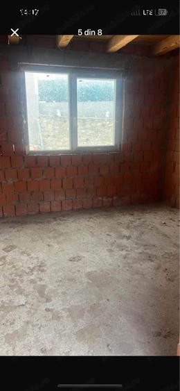 Casa de vanzare in zona lacul mic la strada principala,2 intrari curte foarte mare - 9