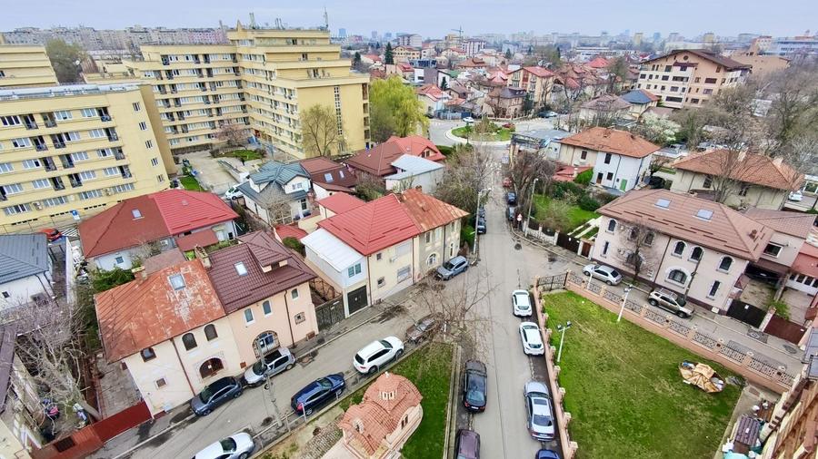 Vila 180 mp desfasurati cartier de case Belvedere Regie - 3