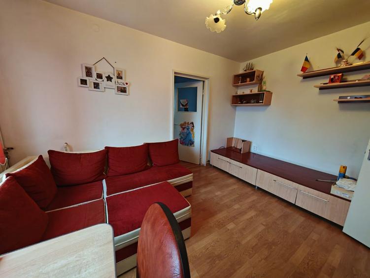 Apartament 2 camere semidecomandat, etaj 3, Micro 19 – zonă Capăt Troleu. - 2