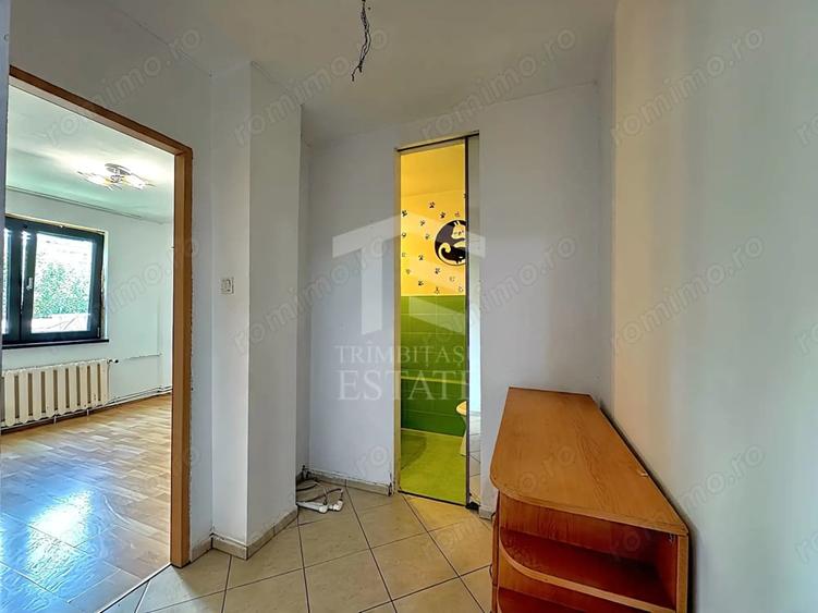 Apartament cu 3 camere semidecomandat în Sud