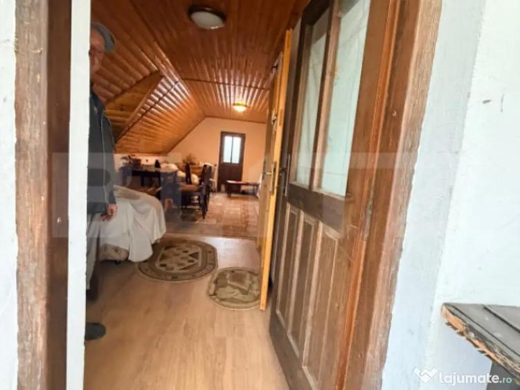 Casa de vanzare proprietate generoasa 2.285 m2 teren - 8