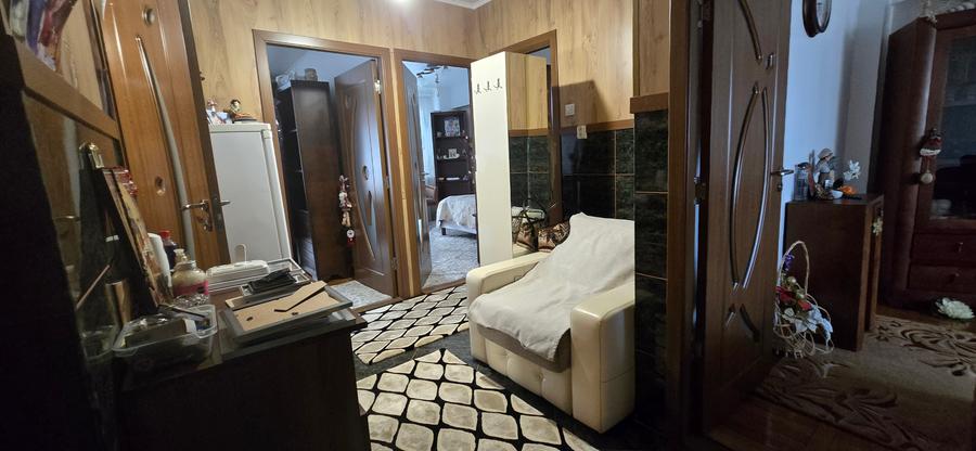 Targoviste,  Calea București,  bloc O1, vanzare apartament 4camere - 4