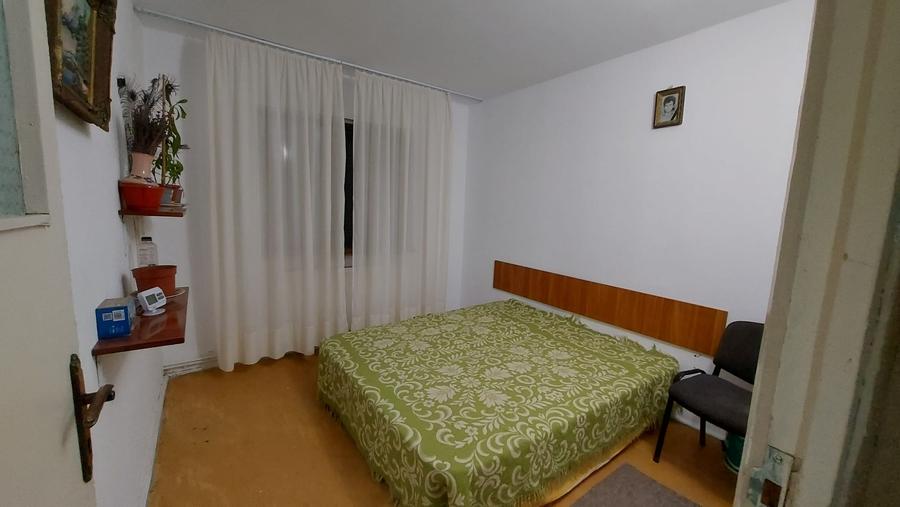 Apartament cu 4 camere semidecomandat în Micro 39
