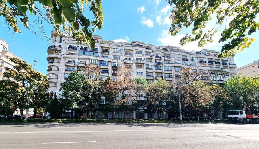 Apartament cu 3 camere decomandat, mobilat în Decebal