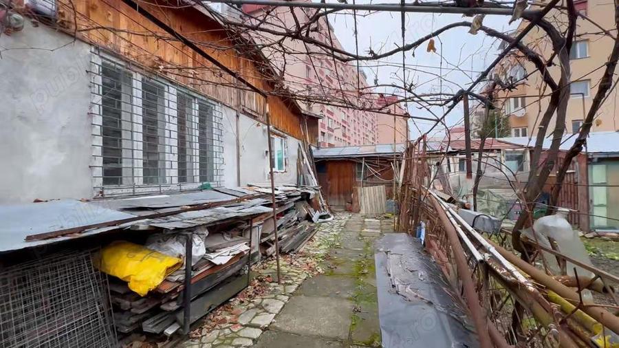 Casă cu 6 camere în Central