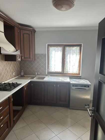 Casă cu 4 camere în Giroc
