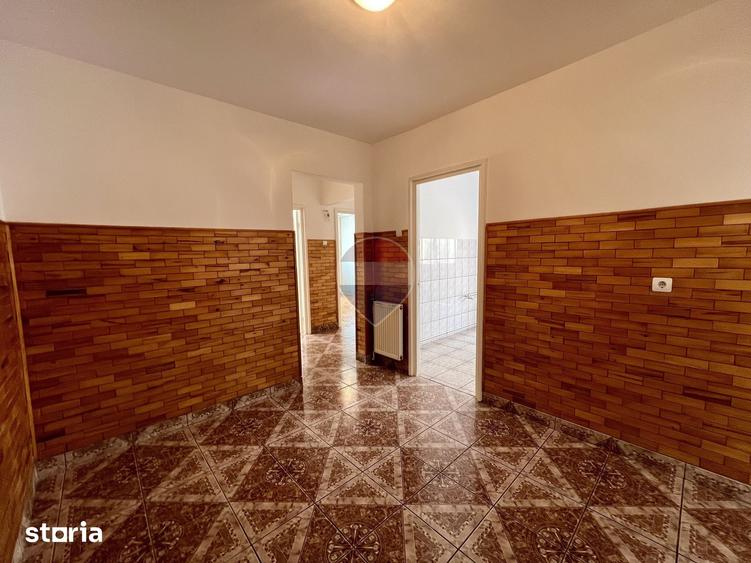 Apartament cu 3 camere decomandat în Vasile Aaron