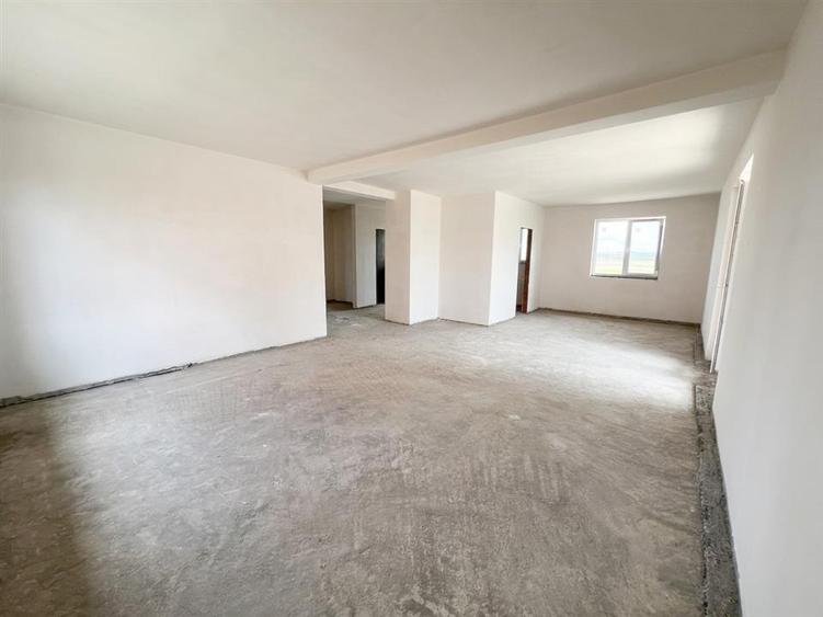 Casă cu 4 camere cu Teren 437 Mp în Sântandrei