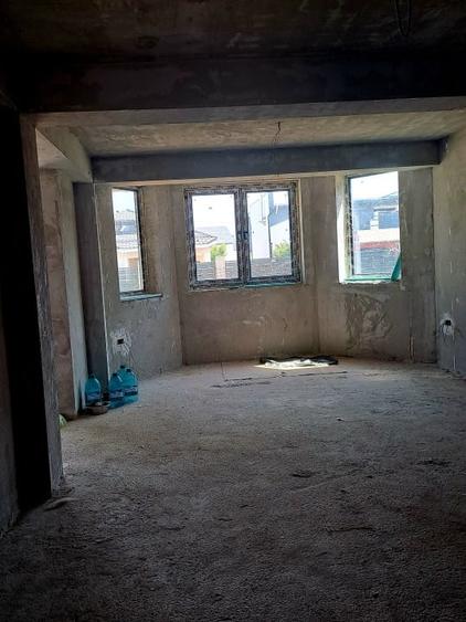 Casă individuală cu 5 camere cu Teren 400 Mp în Malu Mare