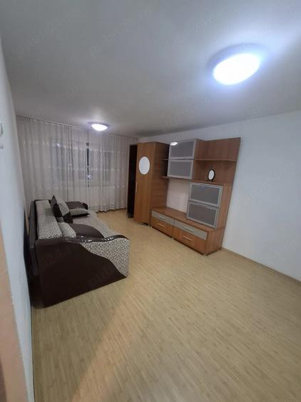 Apartament cu 3 camere decomandat în 9 Mai