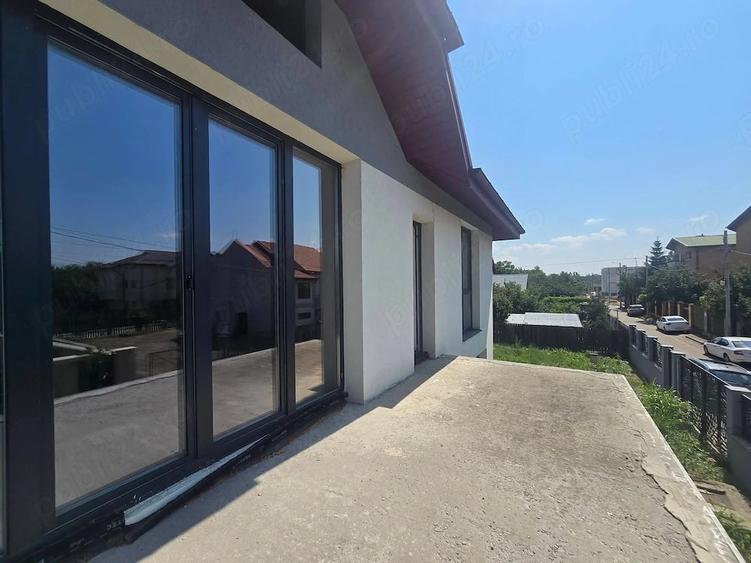 Casă cu 6 camere cu Teren 383 Mp în Dobroești