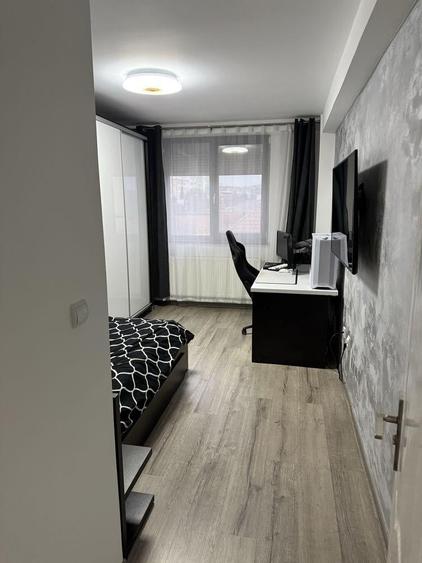 Apartament cu 3 camere decomandat, mobilat în Central