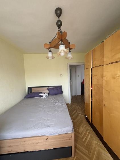 Apartament cu 3 camere decomandat în Torontalului